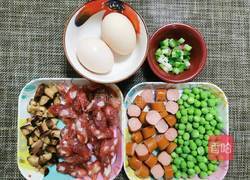 电饭锅腊肉饭的做法图解1