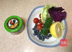 金枪鱼蔬果沙拉的做法图解1