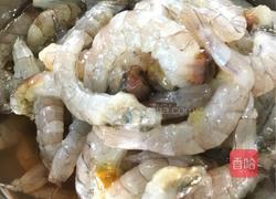 豆鼓辣酱爆炒虾仁的做法图解1