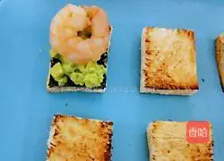 Avocado and Seafood Salad Recipe Illustration 14