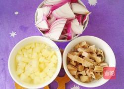 洋葱藕丁炒土豆的做法图解2