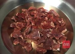 土豆炖牛腩的做法图解1