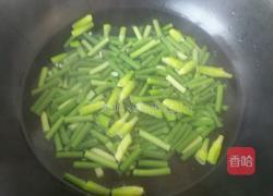 蒜苔香菇肉的做法图解3