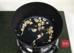 番茄蘑菇汤面的做法图解3
