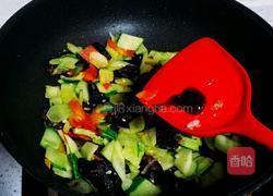 木耳炒黄瓜的做法图解8