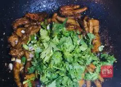 Illustration of how to make spicy chicken feet 10