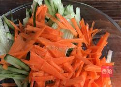 黄瓜鸡肉饼的做法图解2