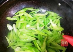 芹菜炒广肠的做法图解12