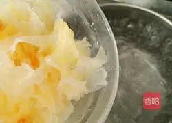 Illustration of making red dates, white fungus and rose tea 3