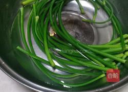 凉拌蒜苔手撕的做法图解2