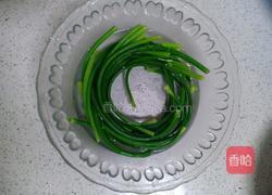 凉拌蒜苔手撕的做法图解3