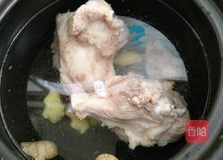 山药花生筒骨汤的做法图解7