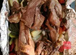 Illustration of how to make roasted turkey legs with vegetables 8