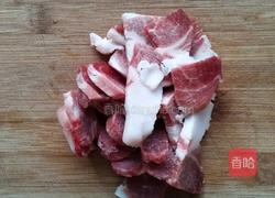 有机菜花炒肉的做法图解1