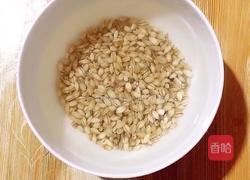 蜜枣小麦粥的做法图解3