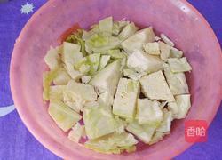 卷心菜炒木耳的做法图解3