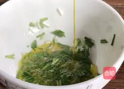 Illustration of how to make chopped peppers and mixed with radish sprouts 4