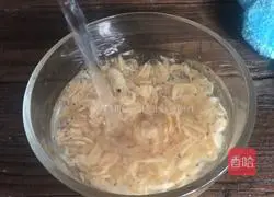 Illustration of how to make cucumber and shrimp porridge 2