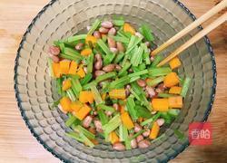 芹菜拌花仁的做法图解15