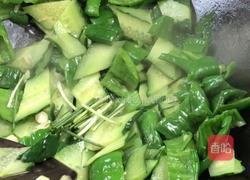 青椒爆黄瓜的做法图解8