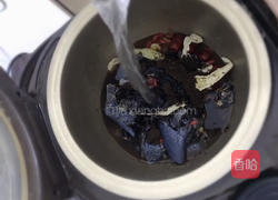 红枣枸杞党参乌鸡汤的做法图解9