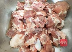 蛋黄焗排骨的做法图解1