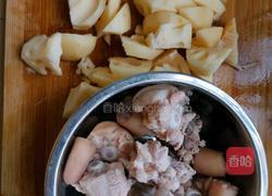 猪尾莲藕汤的做法图解3