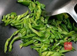 韭菜炒辣椒的做法图解1