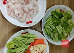 家常五花肉炒辣椒的做法图解4