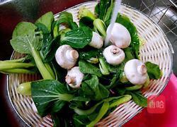 口蘑炒青菜的做法图解1