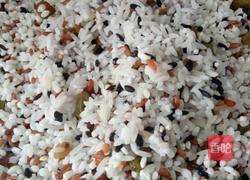 三色糯米猪肉粽的做法图解1