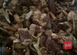 三色糯米猪肉粽的做法图解3