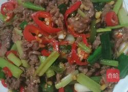 牛肉炒芹菜的做法图解3