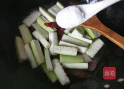Illustration of how to make fried Chinese sausage 3