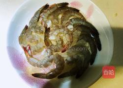 蒜蓉粉丝蒸大虾的做法图解1