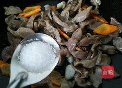 青椒胡萝卜炒鸡胗的做法图解5