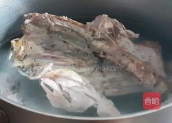 鸭架白菜豆腐汤的做法图解2