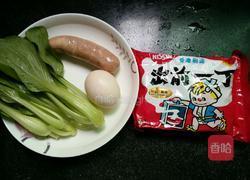 火腿肠鸡蛋青菜面的做法图解1