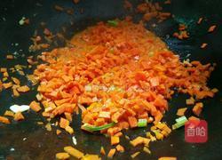 胡萝卜芹香蛋炒饭的做法图解5