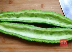 苦瓜炒鸡蛋（内附苦瓜不苦的小秘诀）的做法图解2