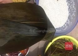 广式四角咸肉粽的做法图解8