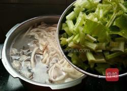 芹菜海蛎肉片面的做法图解8