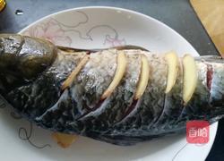 蘑菇鲫鱼汤的做法图解2