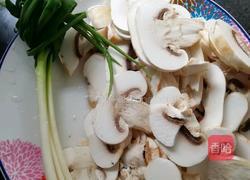 蘑菇鲫鱼汤的做法图解3