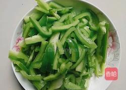 青椒炒火腿的做法图解2