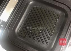 封边火腿蛋三明治（快手餐）的做法图解2