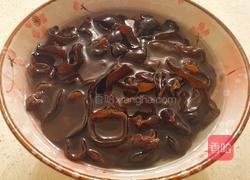 凉拌木耳黄瓜的做法图解2