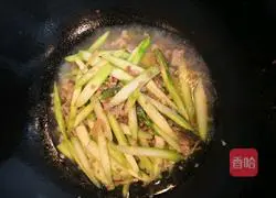 Illustration of how to make asparagus minced meat 10