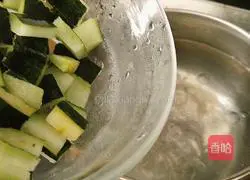 Winter Melon Peel and Apple Soup Illustration 3