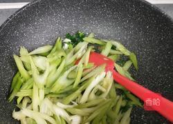 芹菜炒鸡蛋的做法图解7